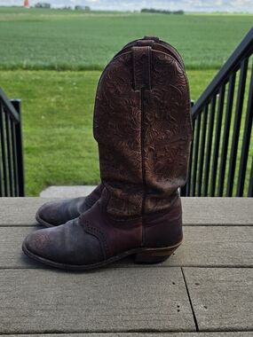 (8.5) Boulet Brown Embossed Leather Cowboy Boots - Classic Western Style Rodeo